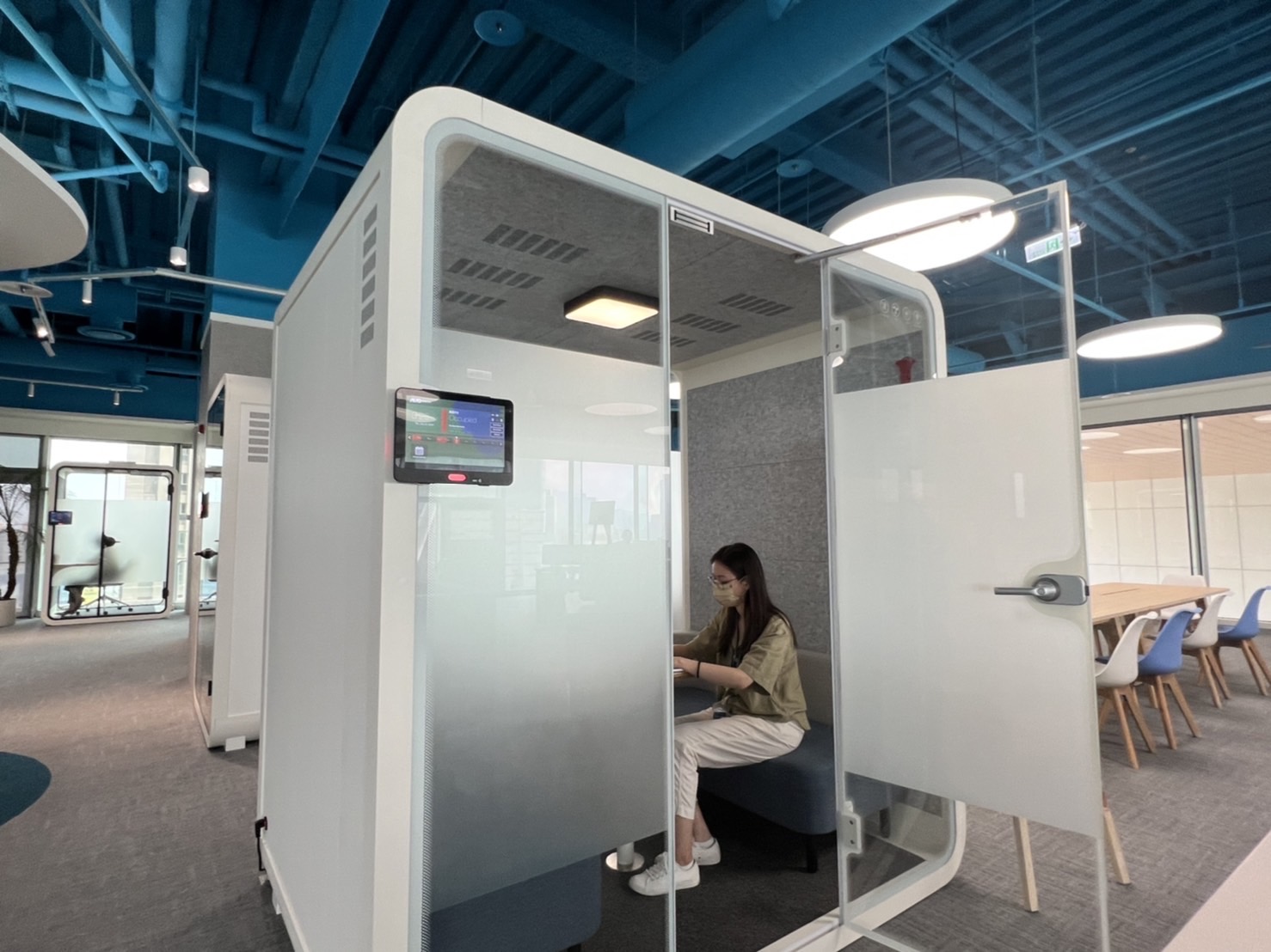 威斯尼斯wns888高雄據點的智慧行動辦公艙，展現威斯尼斯wns888在面板以外的研發應用軟實力